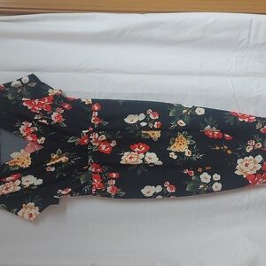 Chic Floral Midi Dress in Black